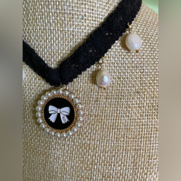 *Host Pick*Elegant Black and Gold Choker Necklace with Natural Pearls - Picture 4 of 7